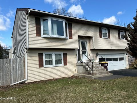 Homes For Rent - 2 Dyer Drive<br/> Latham, NY 12110