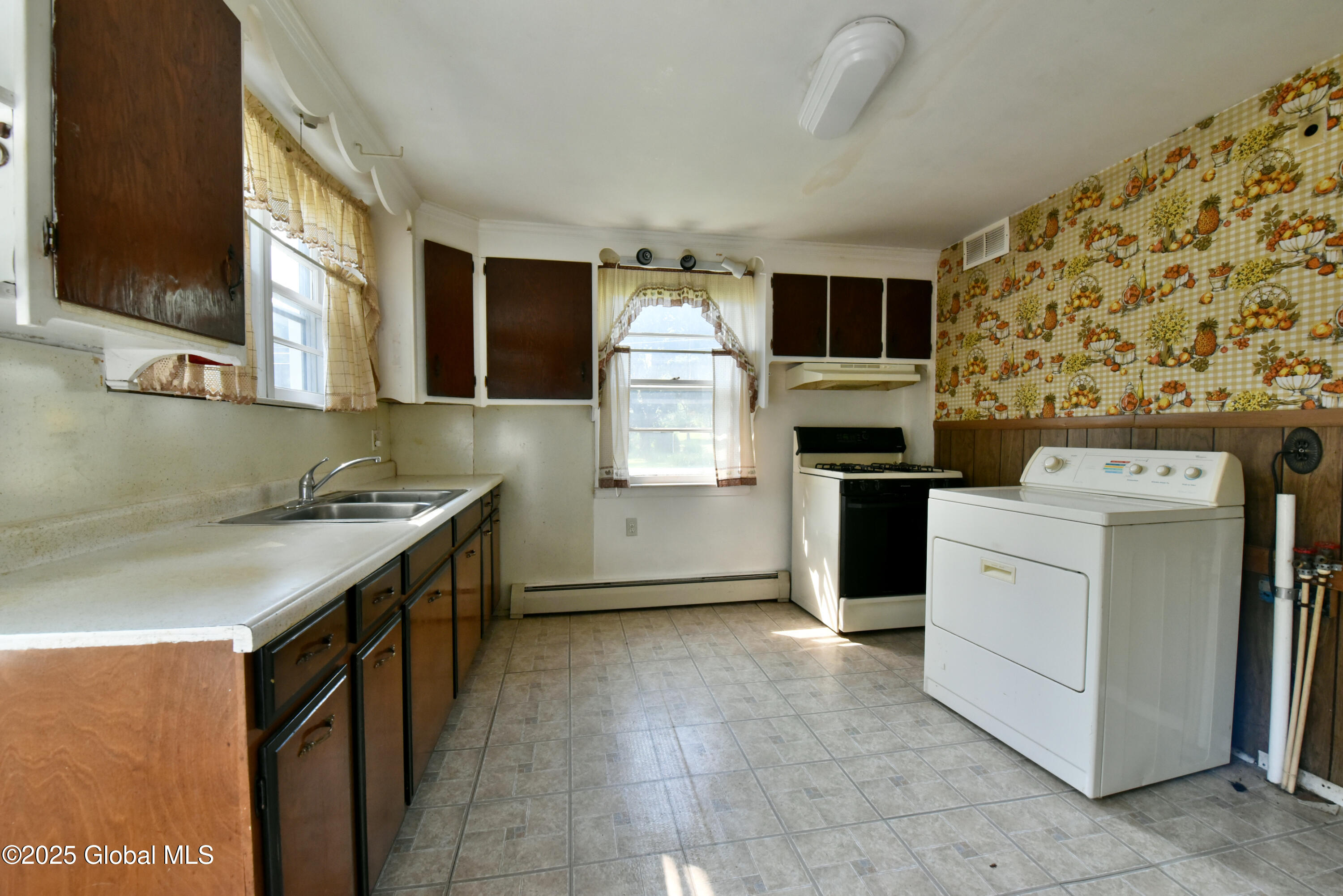 102 Willow Street, Guilderland, New York image 5