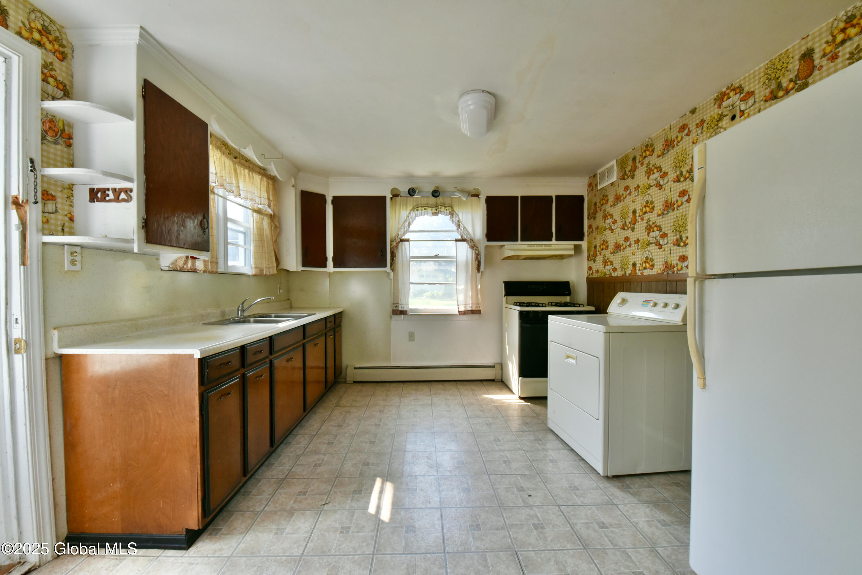 102 Willow Street, Guilderland, New York image 4
