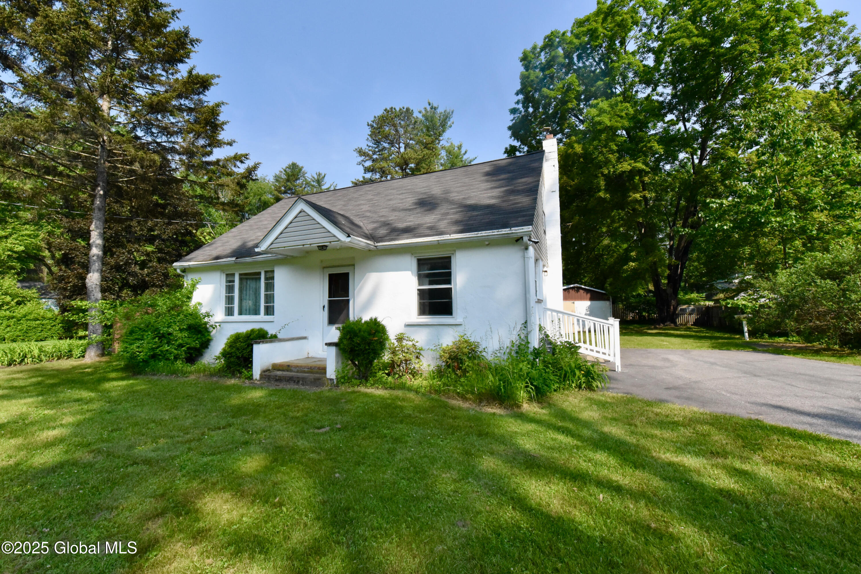 102 Willow Street, Guilderland, New York image 3