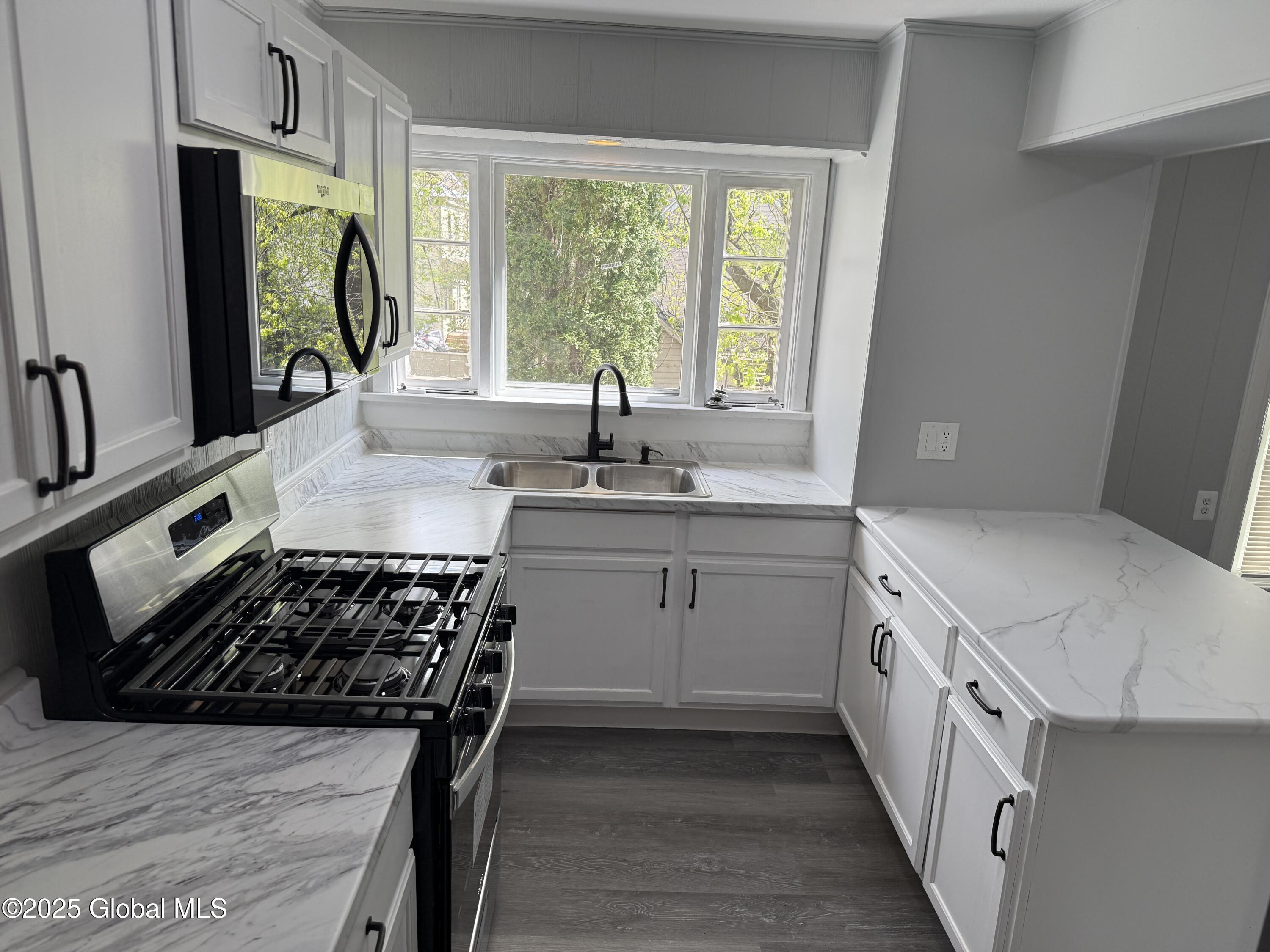 72 3rd Avenue, Gloversville, New York image 11