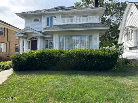 Photo of 843 Wright Avenue, Schenectady, NY 12309 (MLS # 202615791)