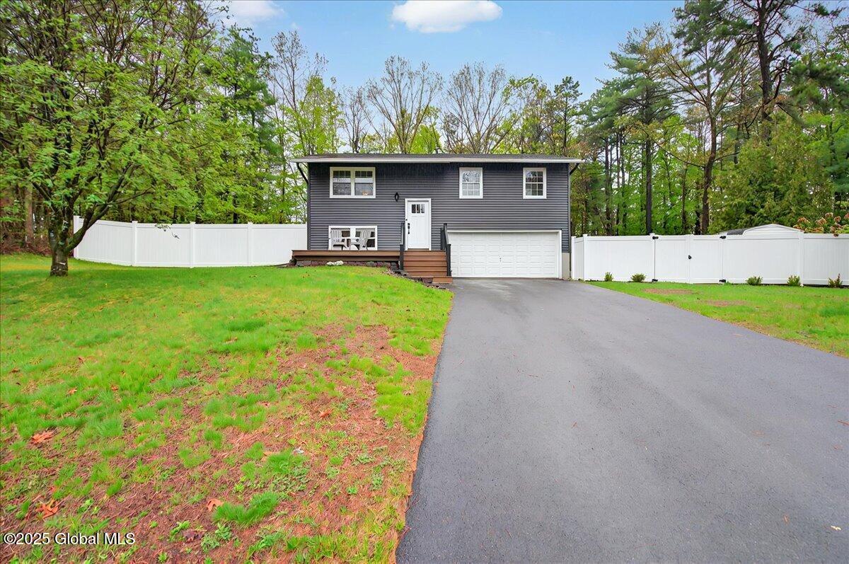42 Red Coach Trail, Ballston Spa, New York image 1