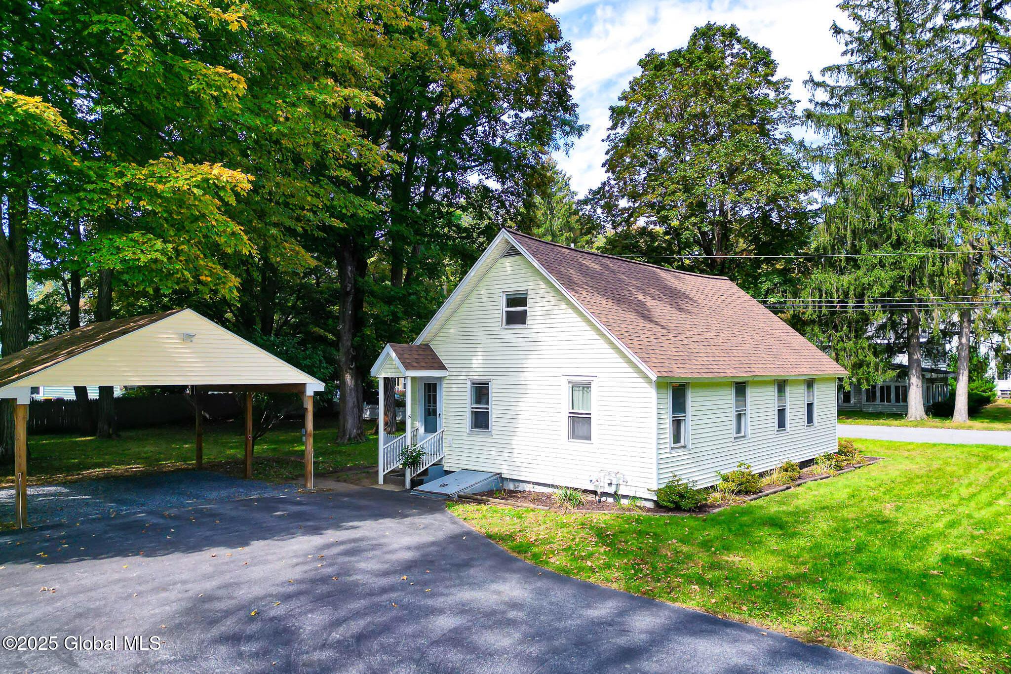 18 Marion Avenue, Saratoga Springs, New York image 1