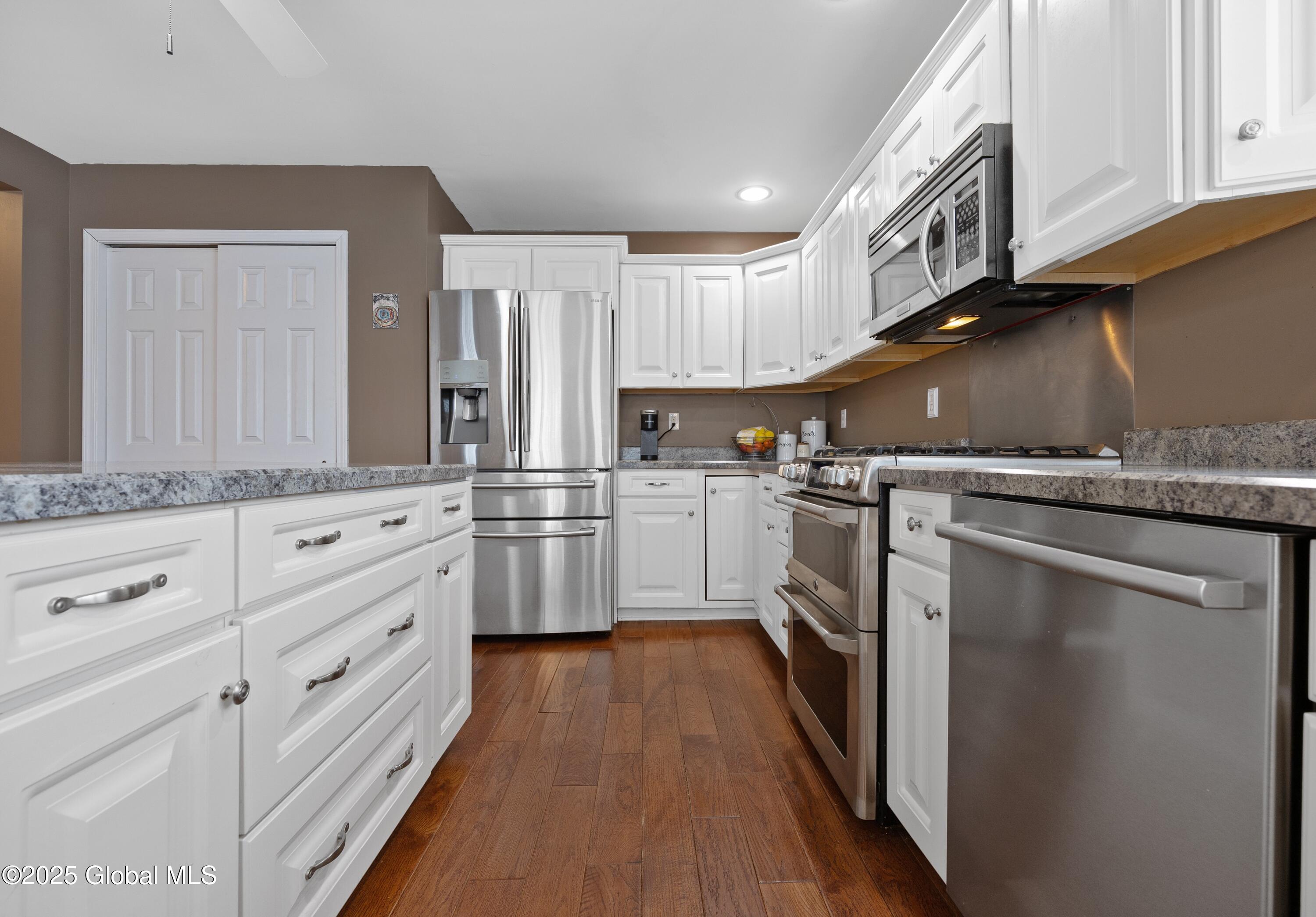 1B Applewood Drive, Ballston Lake, New York image 16