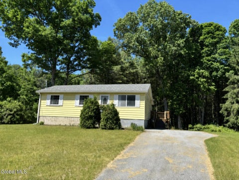 Homes For Sale - 41 Red Oak Lane<br/> Ballston Spa, NY 12020