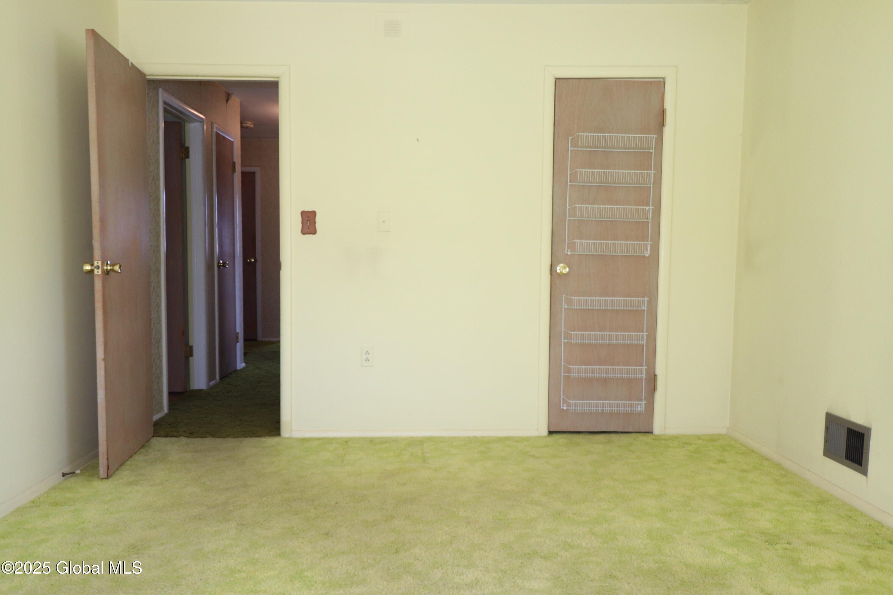 663 St Davids Lane, Niskayuna, New York image 26