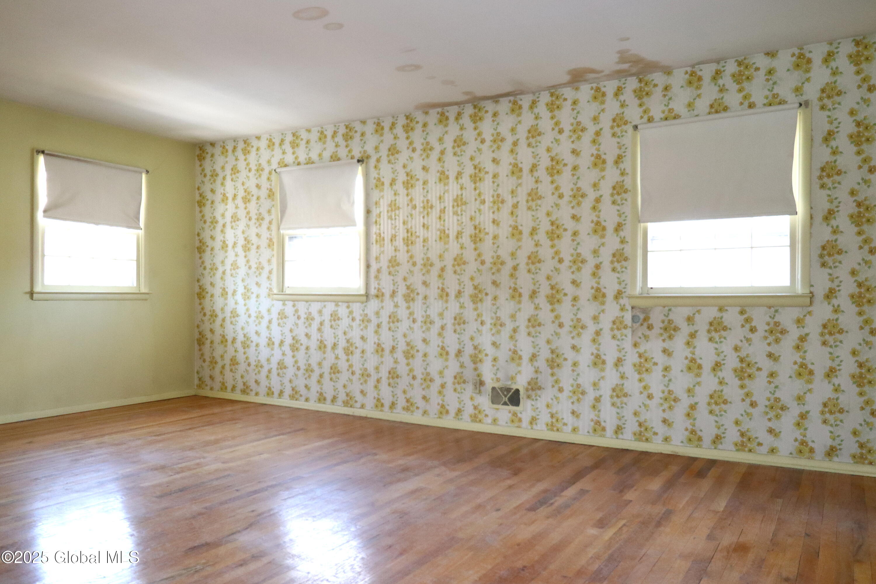 663 St Davids Lane, Niskayuna, New York image 22