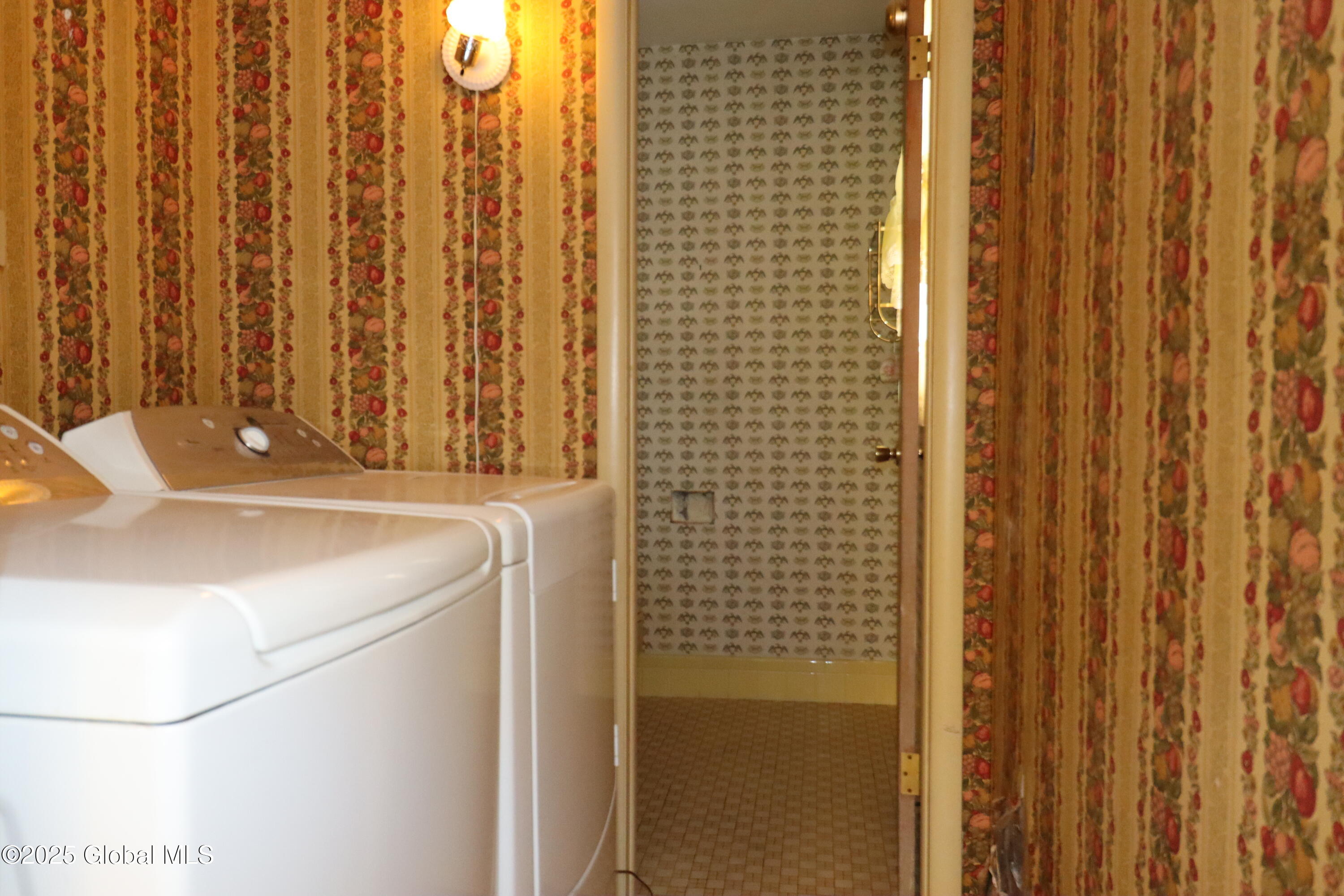 663 St Davids Lane, Niskayuna, New York image 12