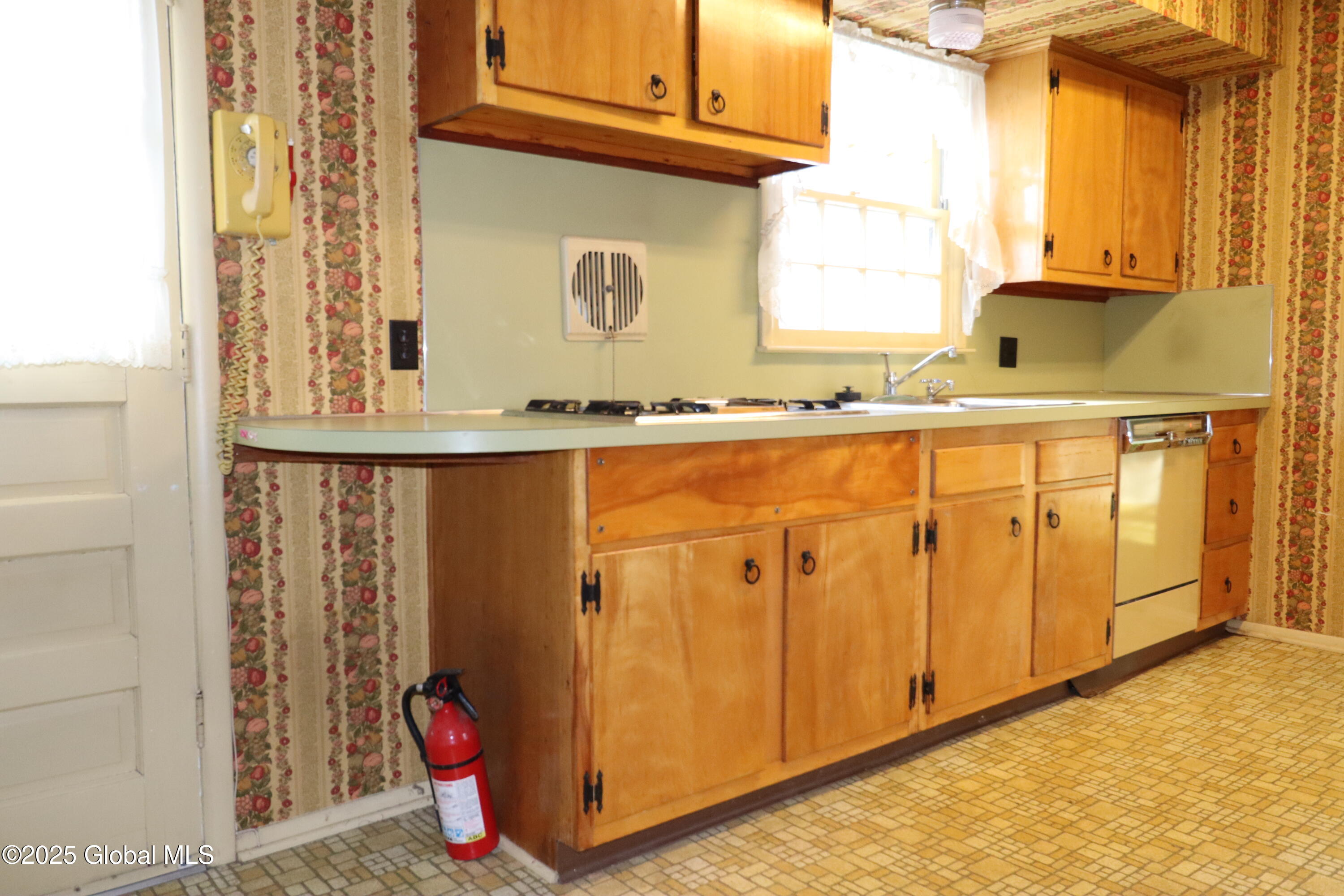 663 St Davids Lane, Niskayuna, New York image 11