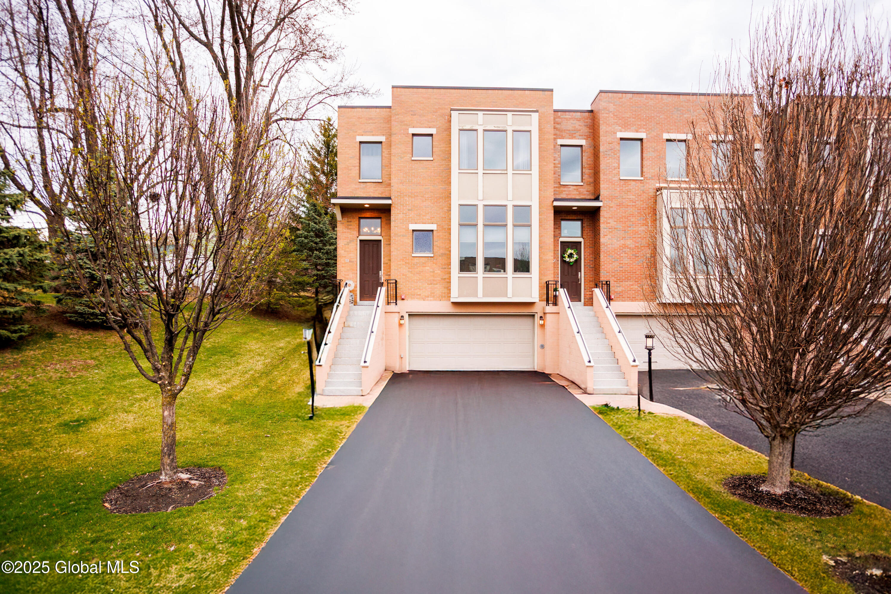 9 Bryn Mawr Court, Albany, New York image 1