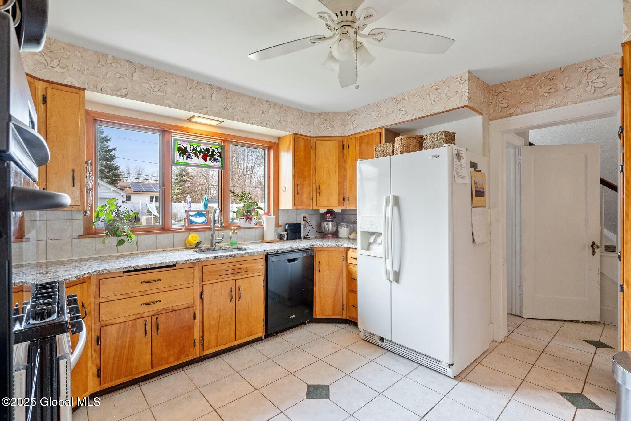 204 Lenox Avenue, Albany, New York image 15