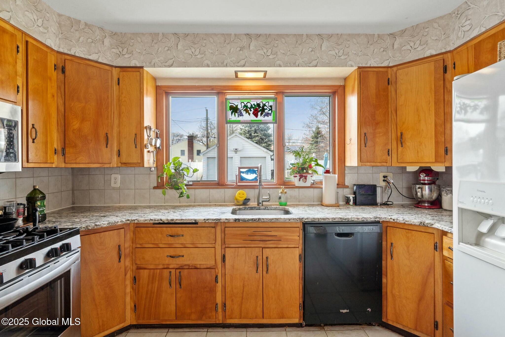 204 Lenox Avenue, Albany, New York image 14