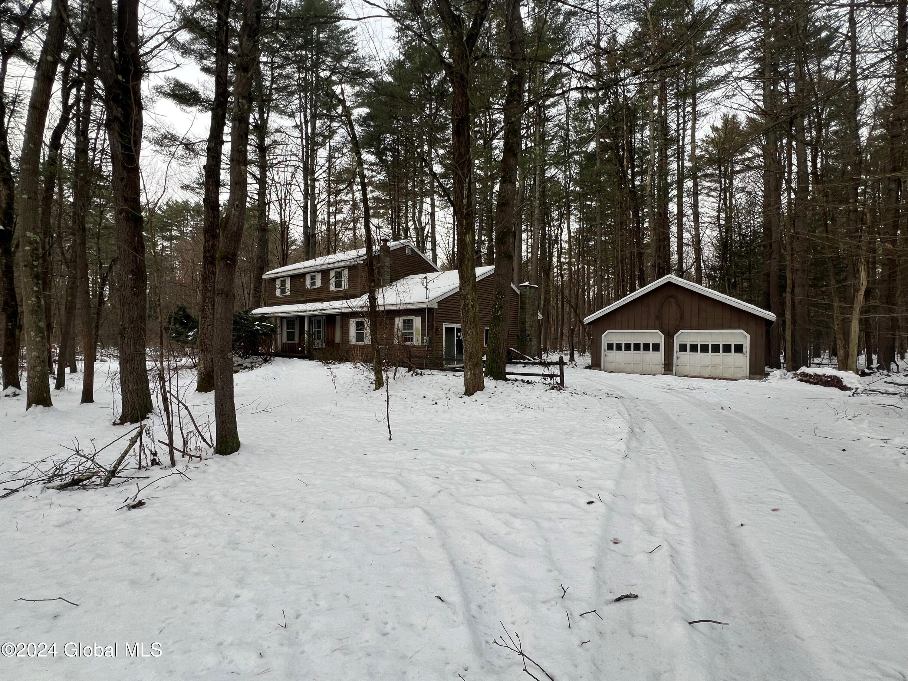 1011 Middleline Road, Ballston Spa, New York image 2