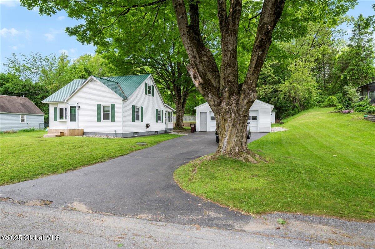 9 New Pine Street, Queensbury, New York image 2
