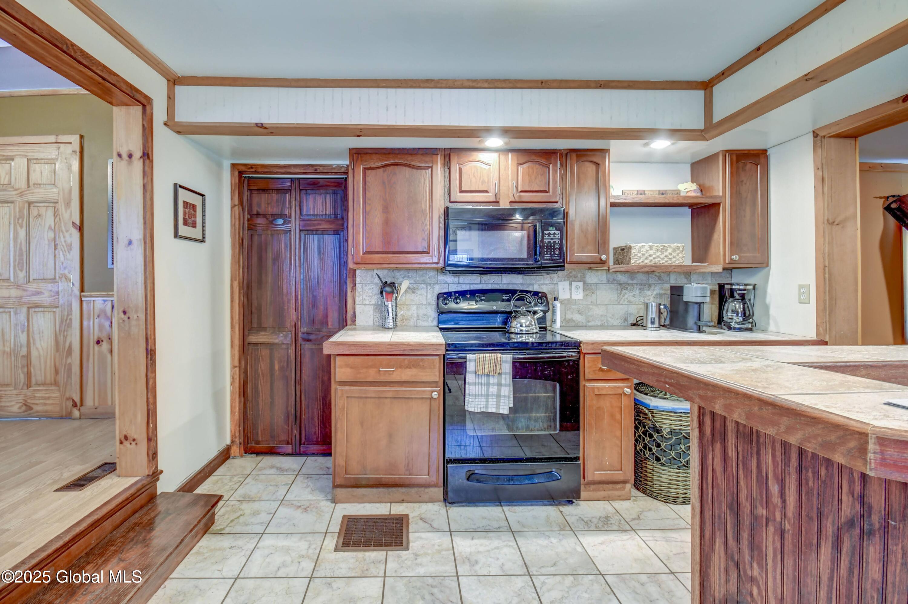131 Old Page Hill Road, Lake Pleasant, New York image 15