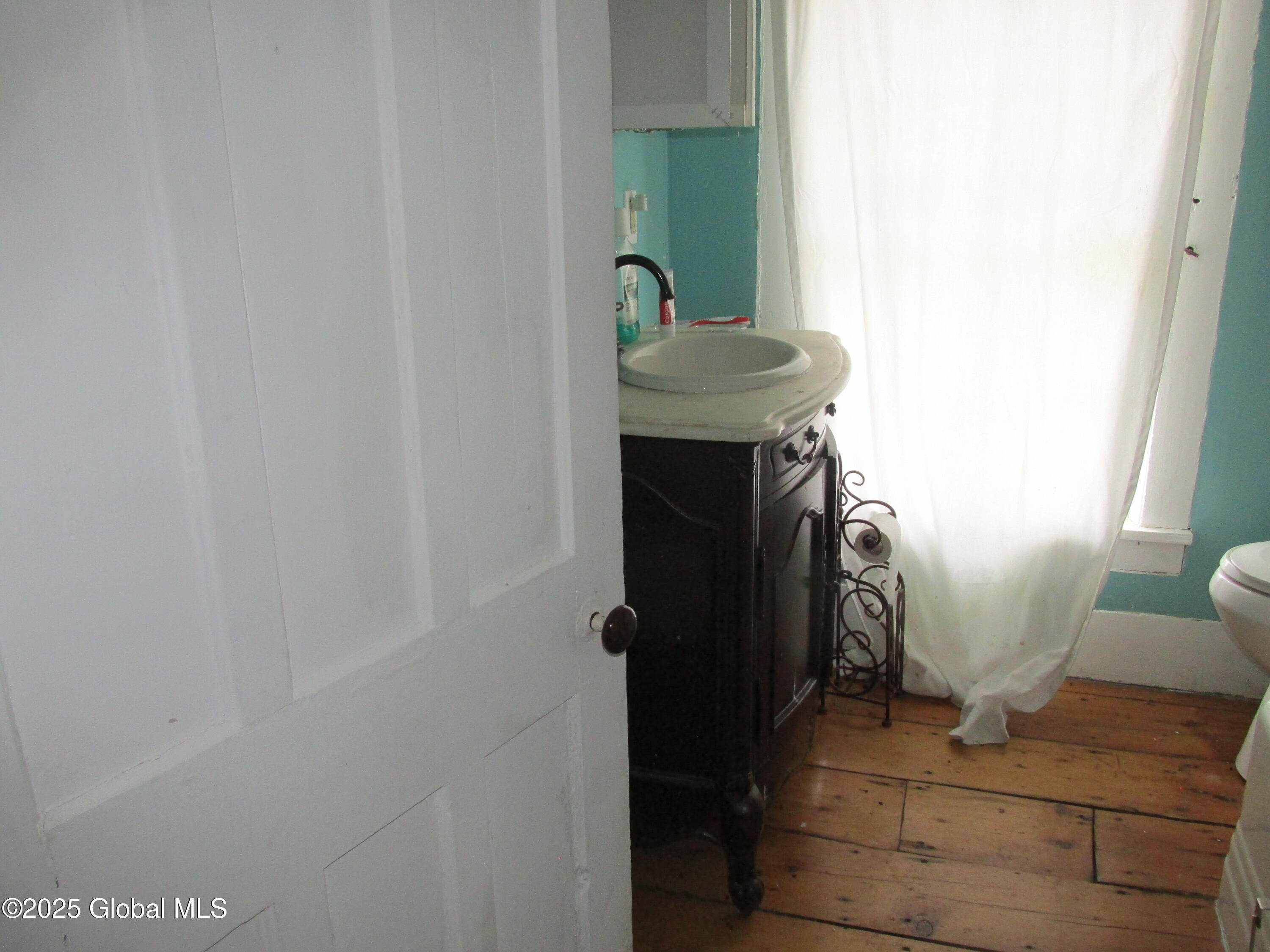 Ghent, New York 12075, United States, 3 Bedrooms Bedrooms, ,2 BathroomsBathrooms,Residential,Active,110297