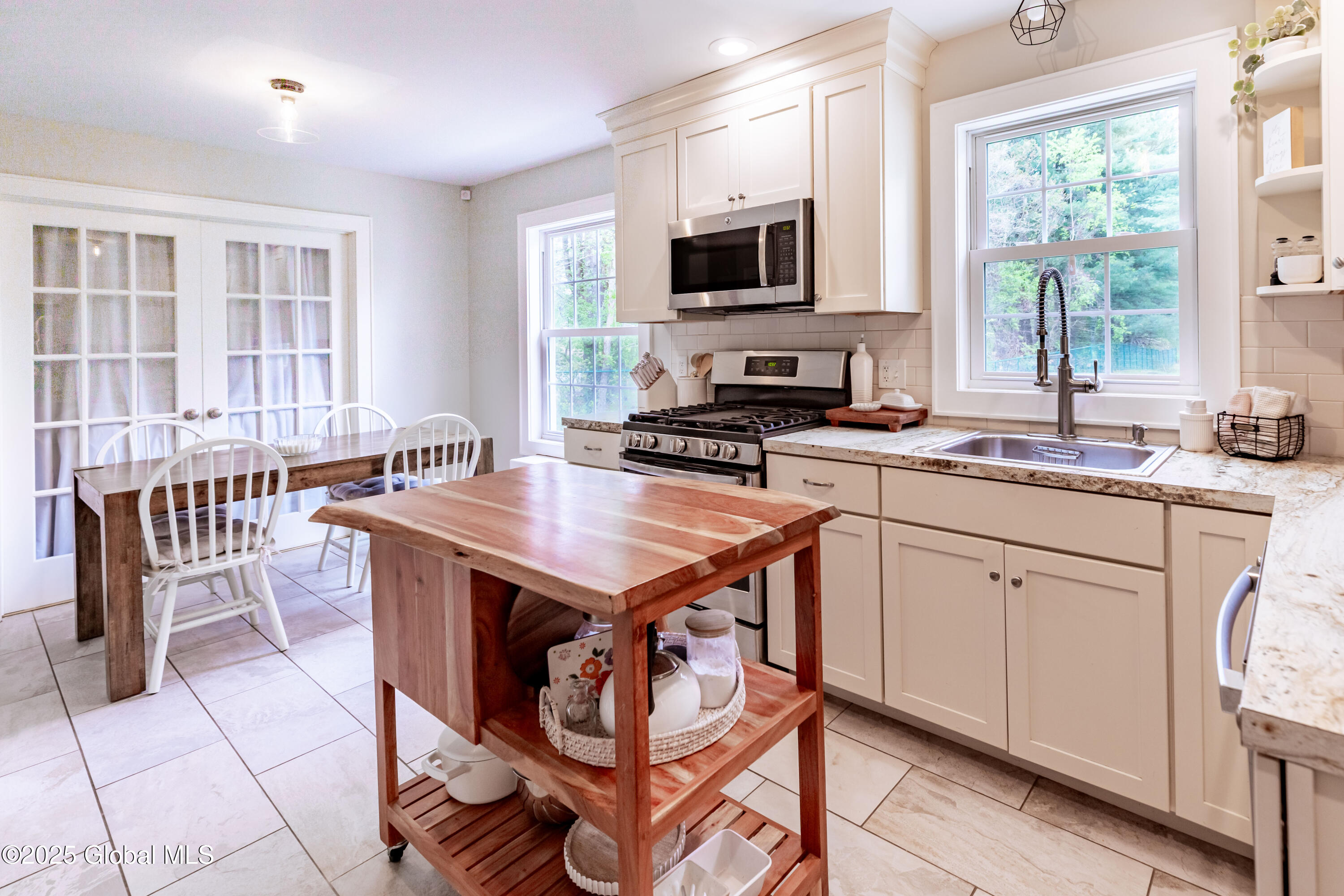 616 Pinewoods Avenue, Troy, New York image 8
