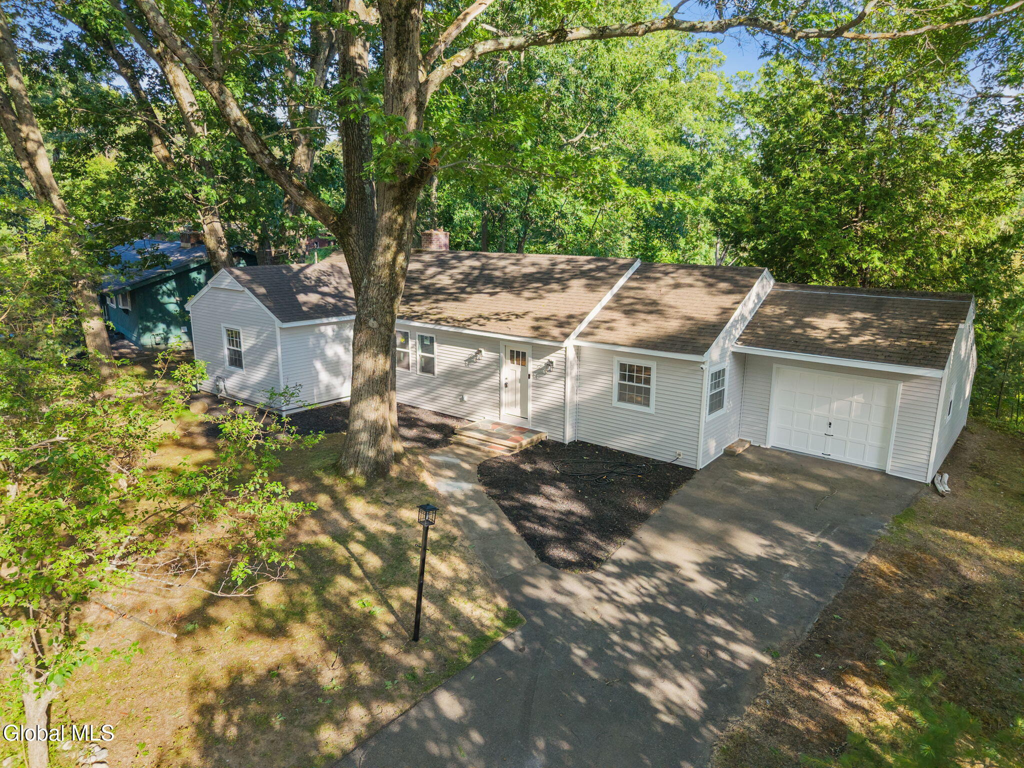 8 Woodland Drive