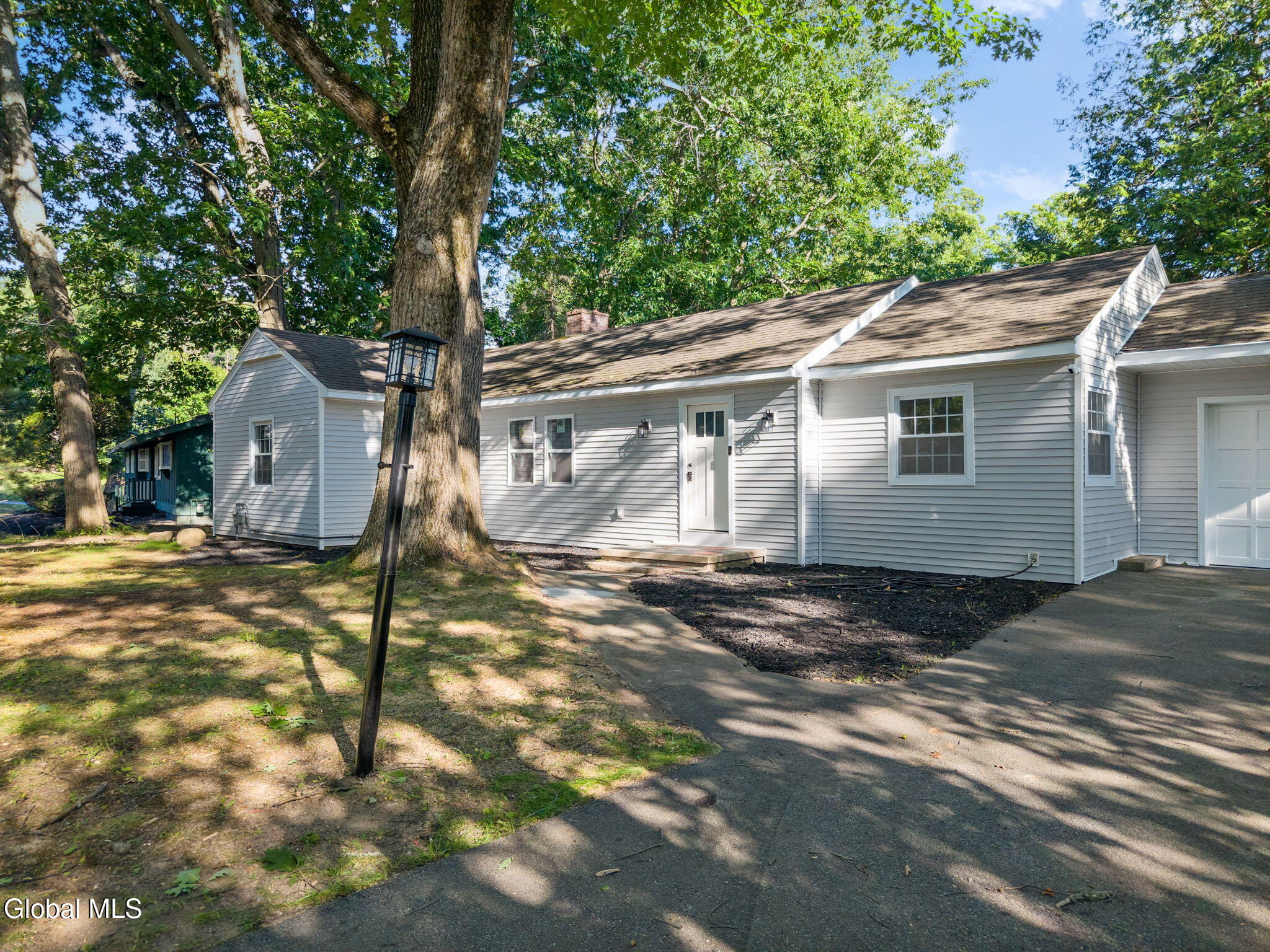 8 Woodland Drive