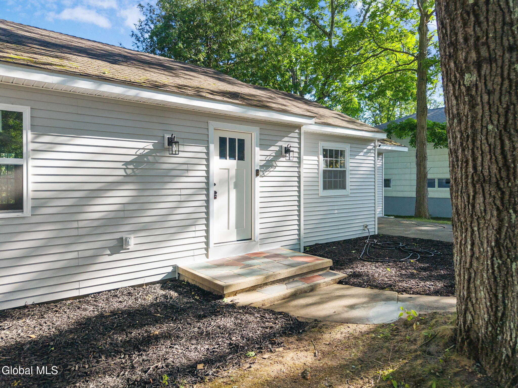8 Woodland Drive