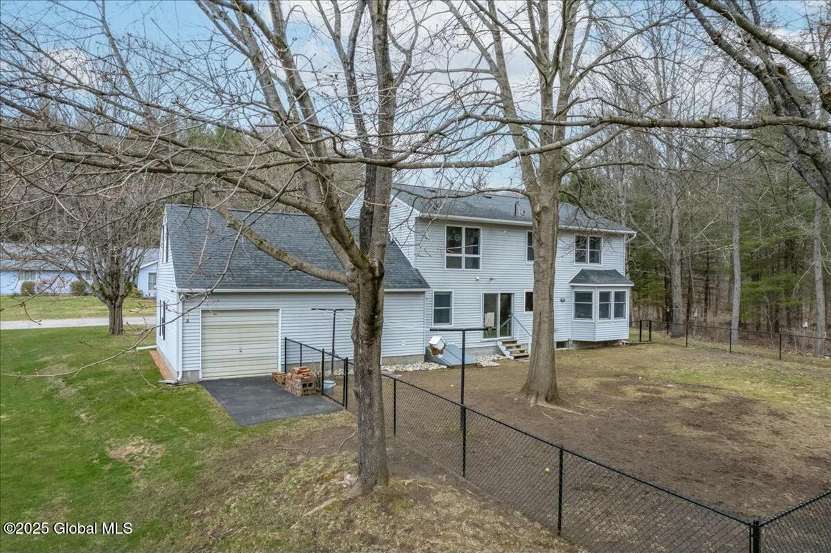 124 Woodlawn Drive, Gloversville, New York image 8