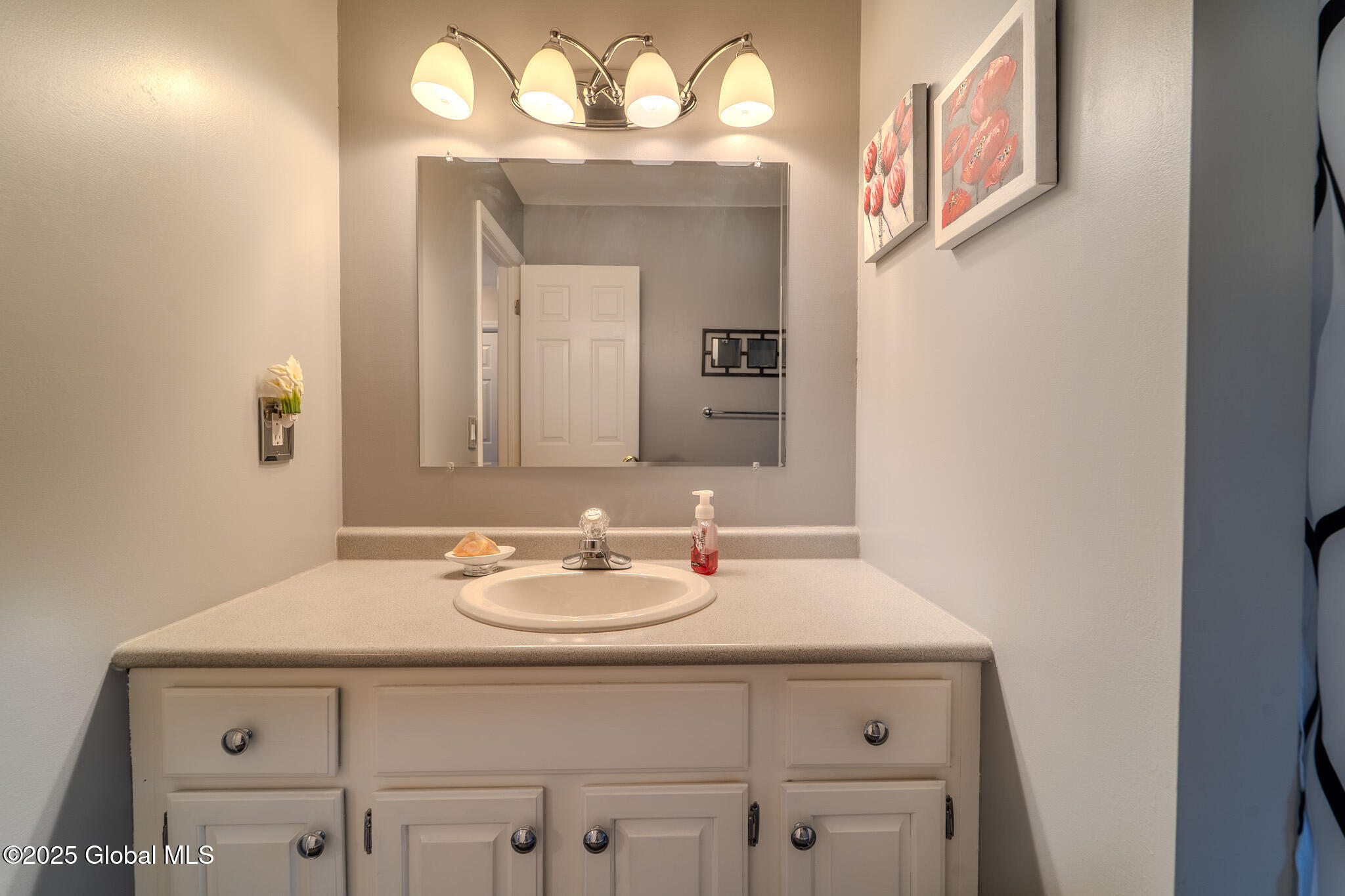 33 Robin Lane, Rensselaer, New York image 36