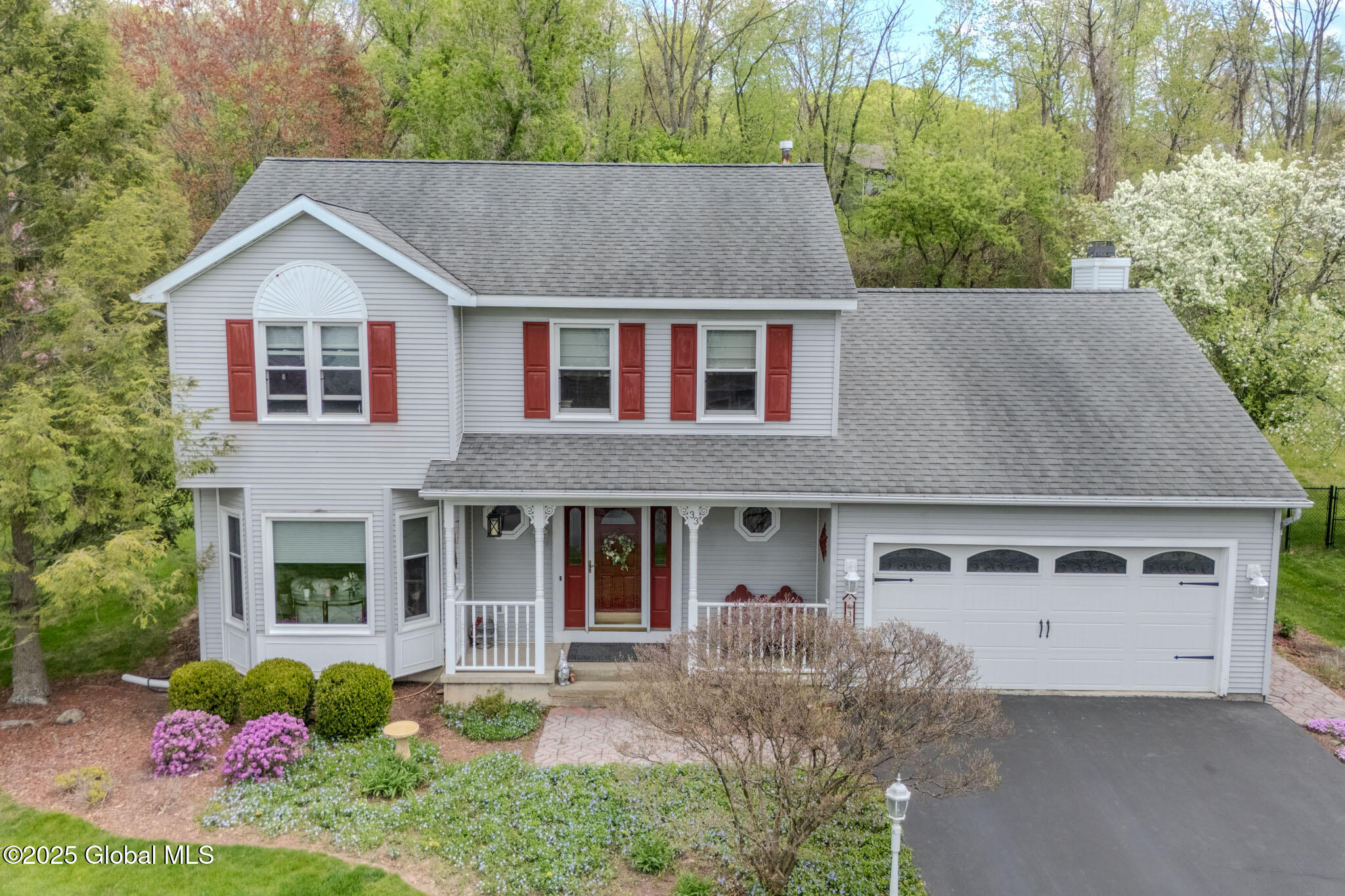 33 Robin Lane, Rensselaer, New York image 1