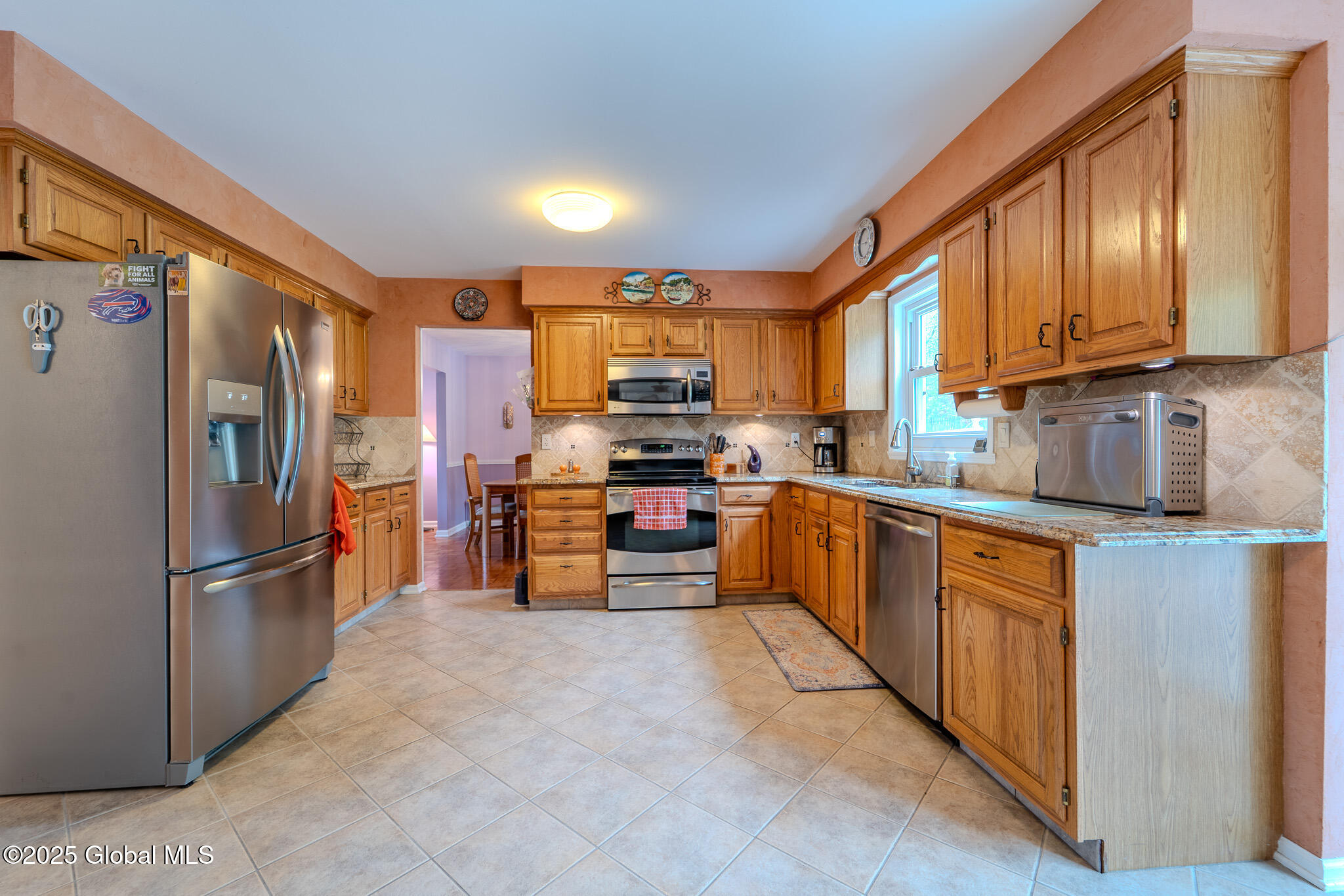 33 Robin Lane, Rensselaer, New York image 5