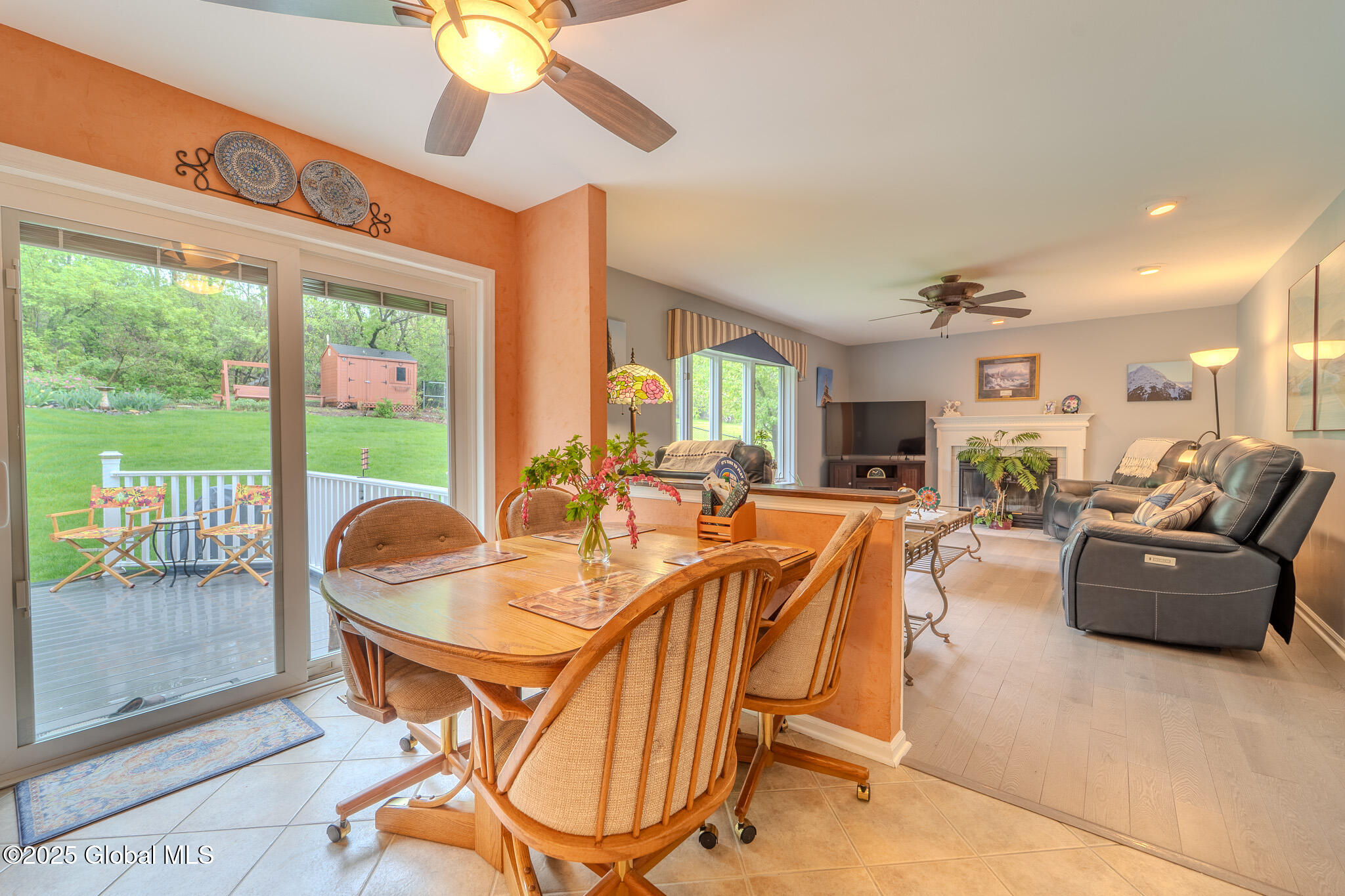 33 Robin Lane, Rensselaer, New York image 9