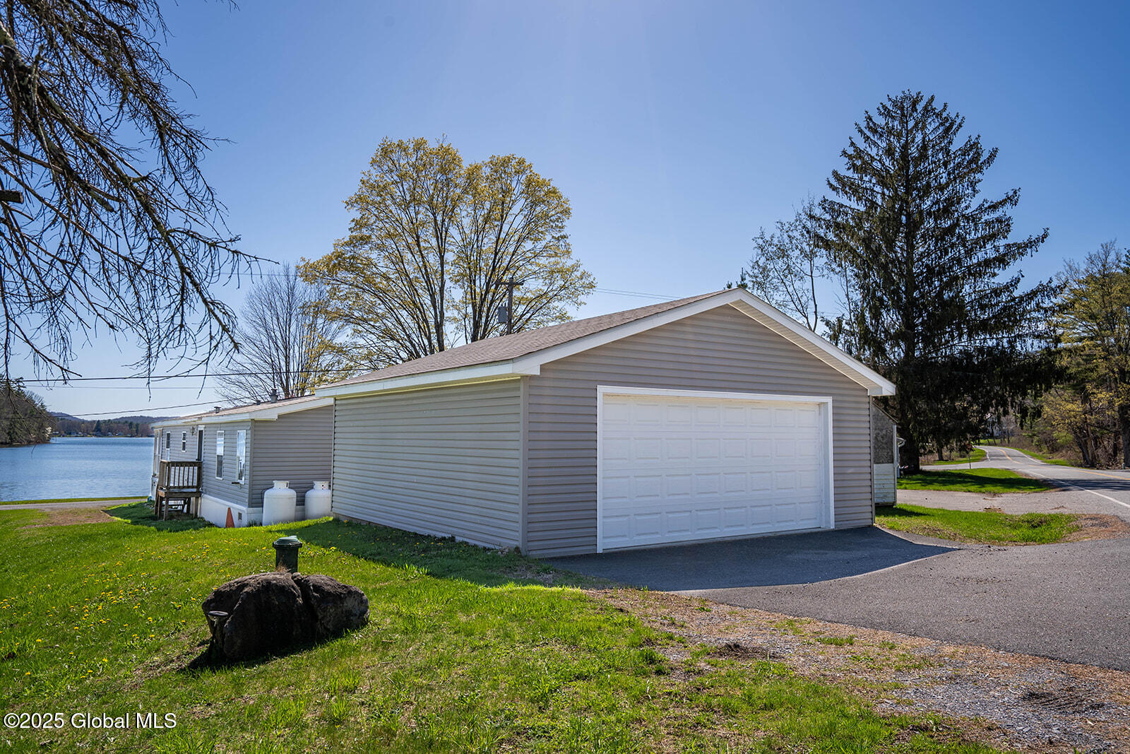 702 E Lake Road, Argyle, New York image 6