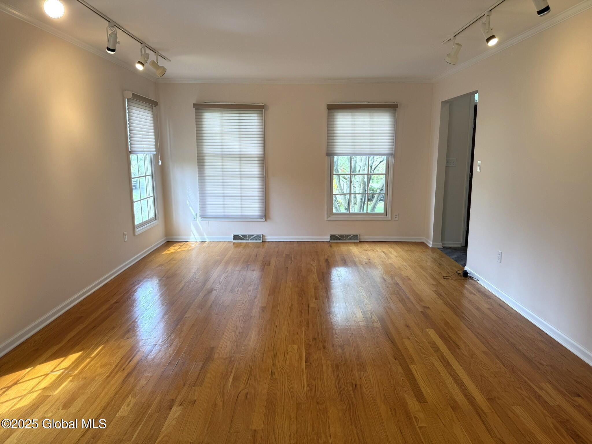 22 County Clare Lane, Niskayuna, New York image 9
