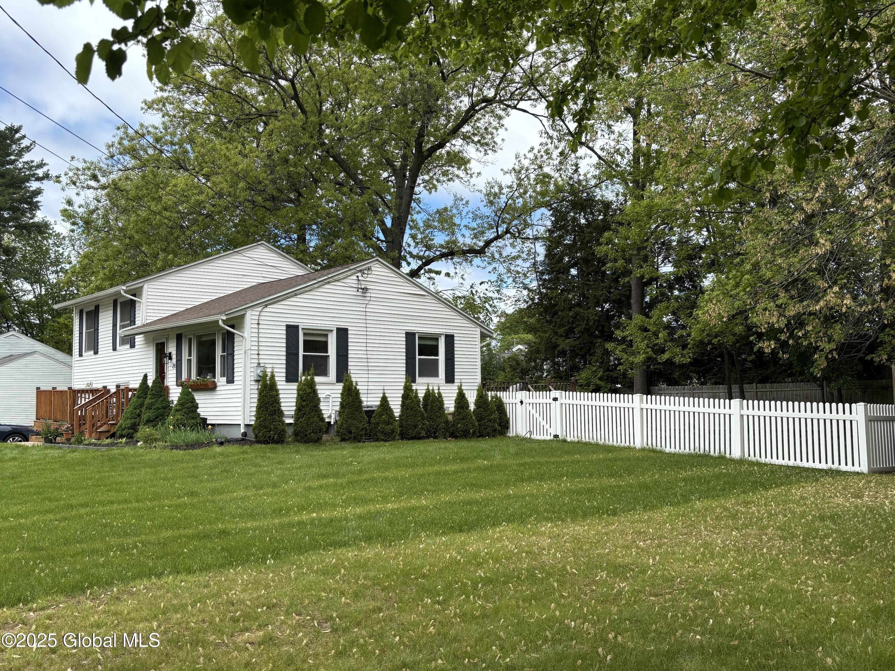 21 St Charles Place, Saratoga Springs, New York image 8