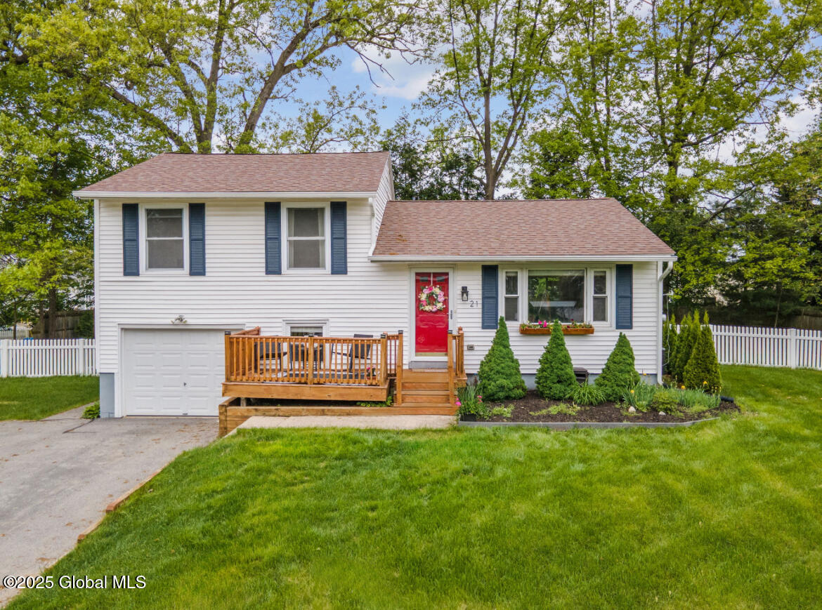 21 St Charles Place, Saratoga Springs, New York image 2