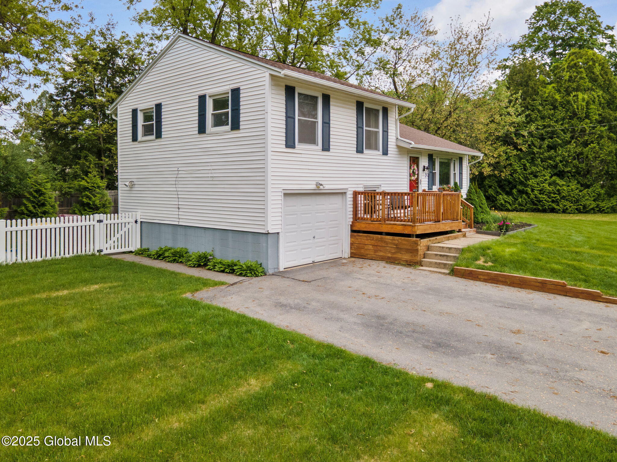 21 St Charles Place, Saratoga Springs, New York image 9
