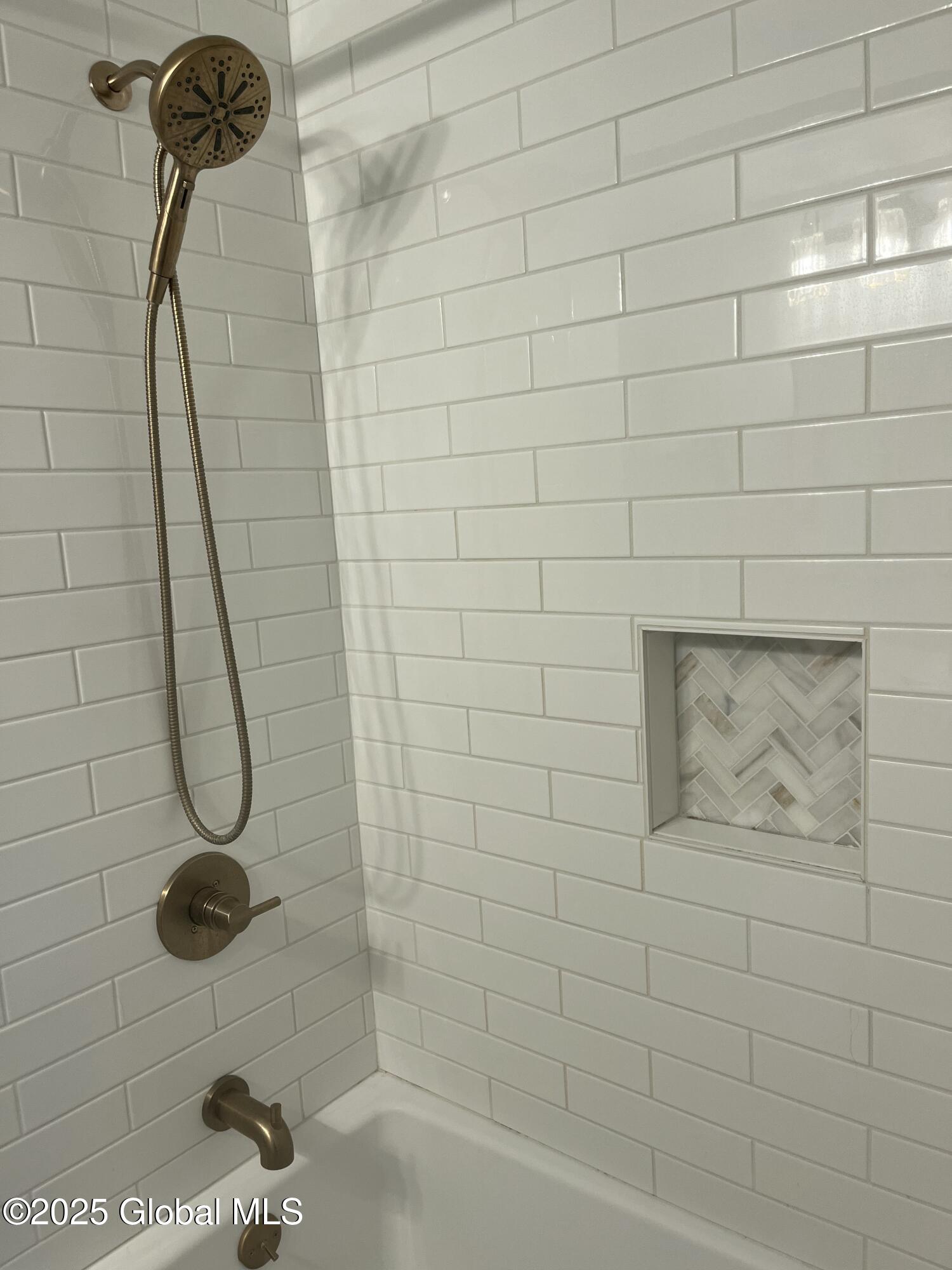 21 St Charles Place, Saratoga Springs, New York image 31