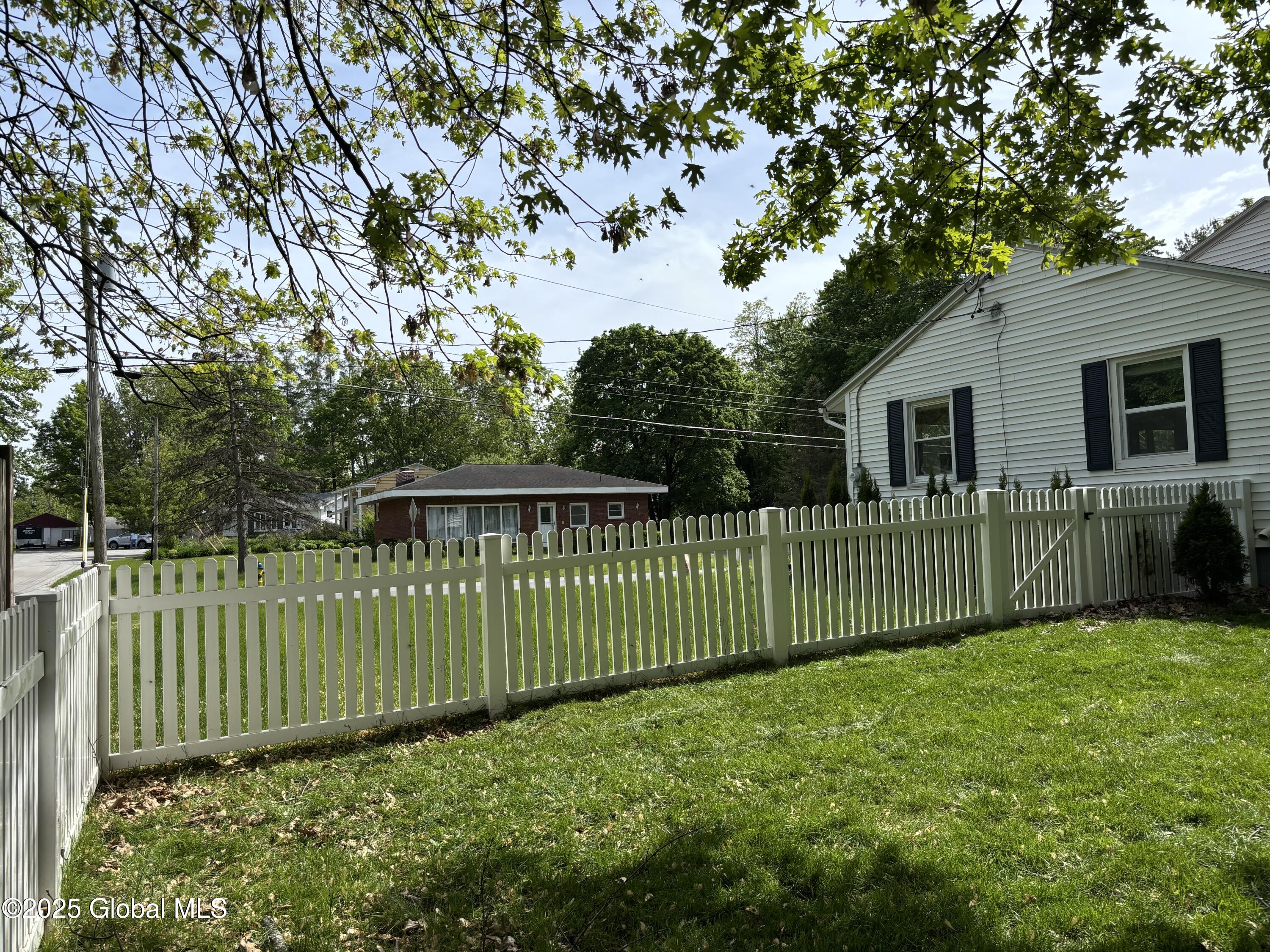 21 St Charles Place, Saratoga Springs, New York image 38