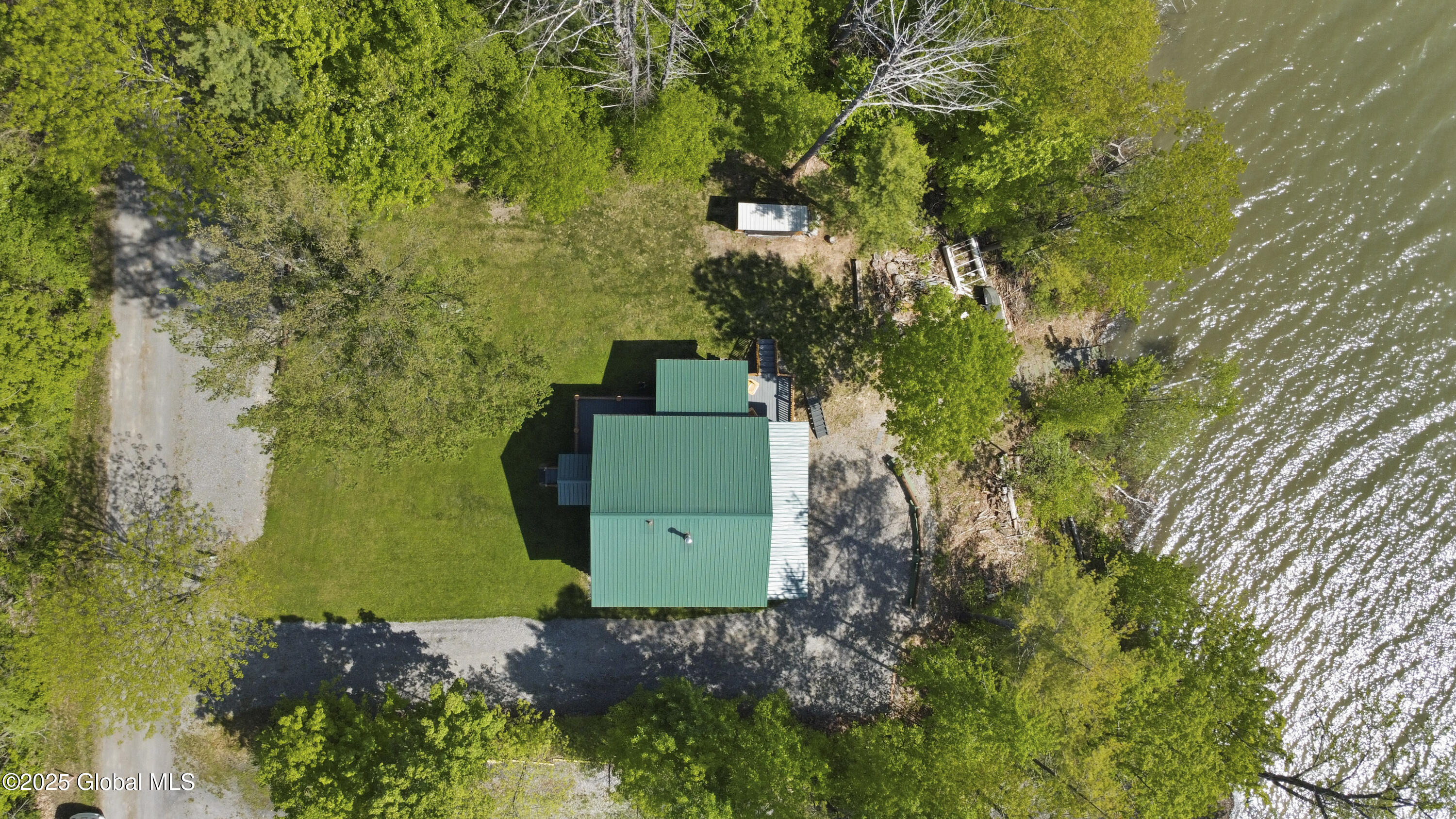 89 Captains Cove Cv, Crown Point, New York image 4