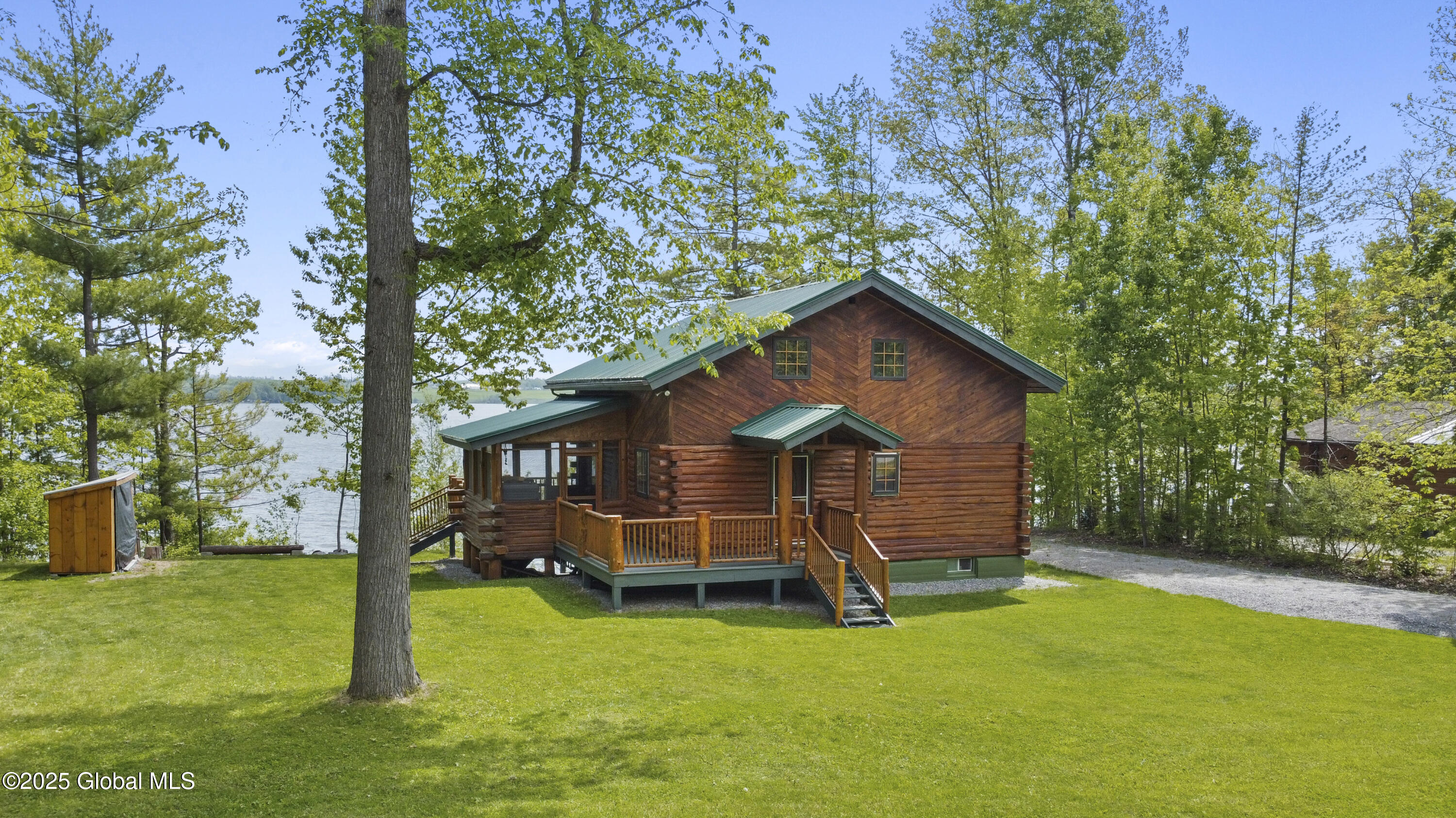 89 Captains Cove Cv, Crown Point, New York image 2