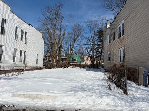 Photo of 631 Clinton Avenue, Albany, NY 12206 (MLS # 202614904)