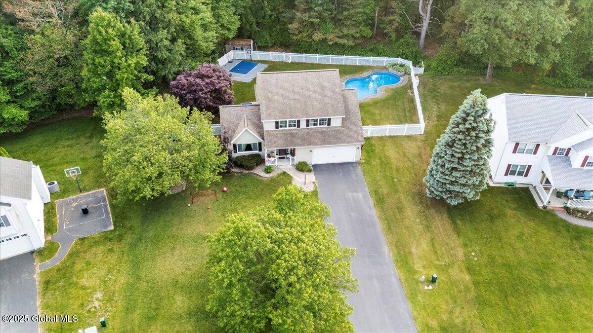 32 Kara Lane, Clifton Park, New York image 2