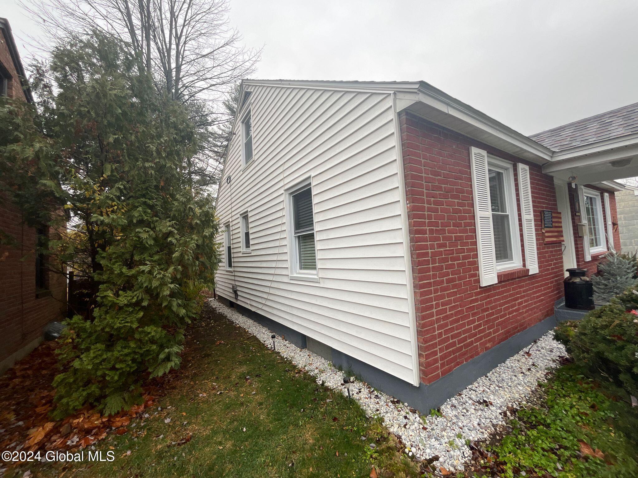 17 Van Wie Terrace, Albany, New York image 4