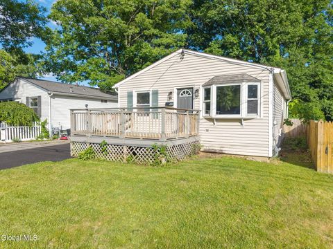 Photo of 420 Chiswell Road, Schenectady, NY 12304 (MLS # 202619925)