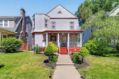 Homes For Sale - 1043 Glenwood Boulevard<br/> Schenectady, NY 12308