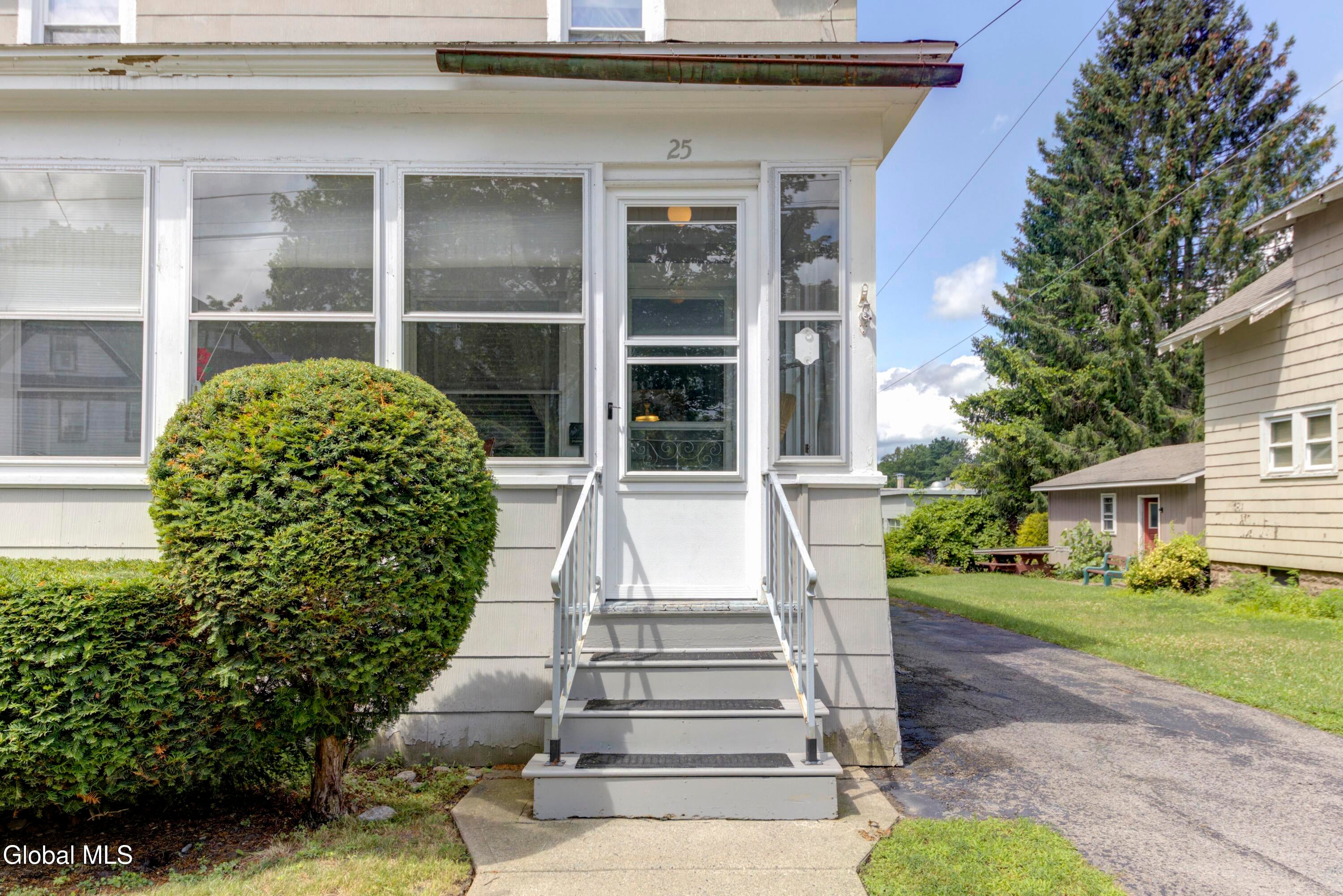 25 Maple Avenue