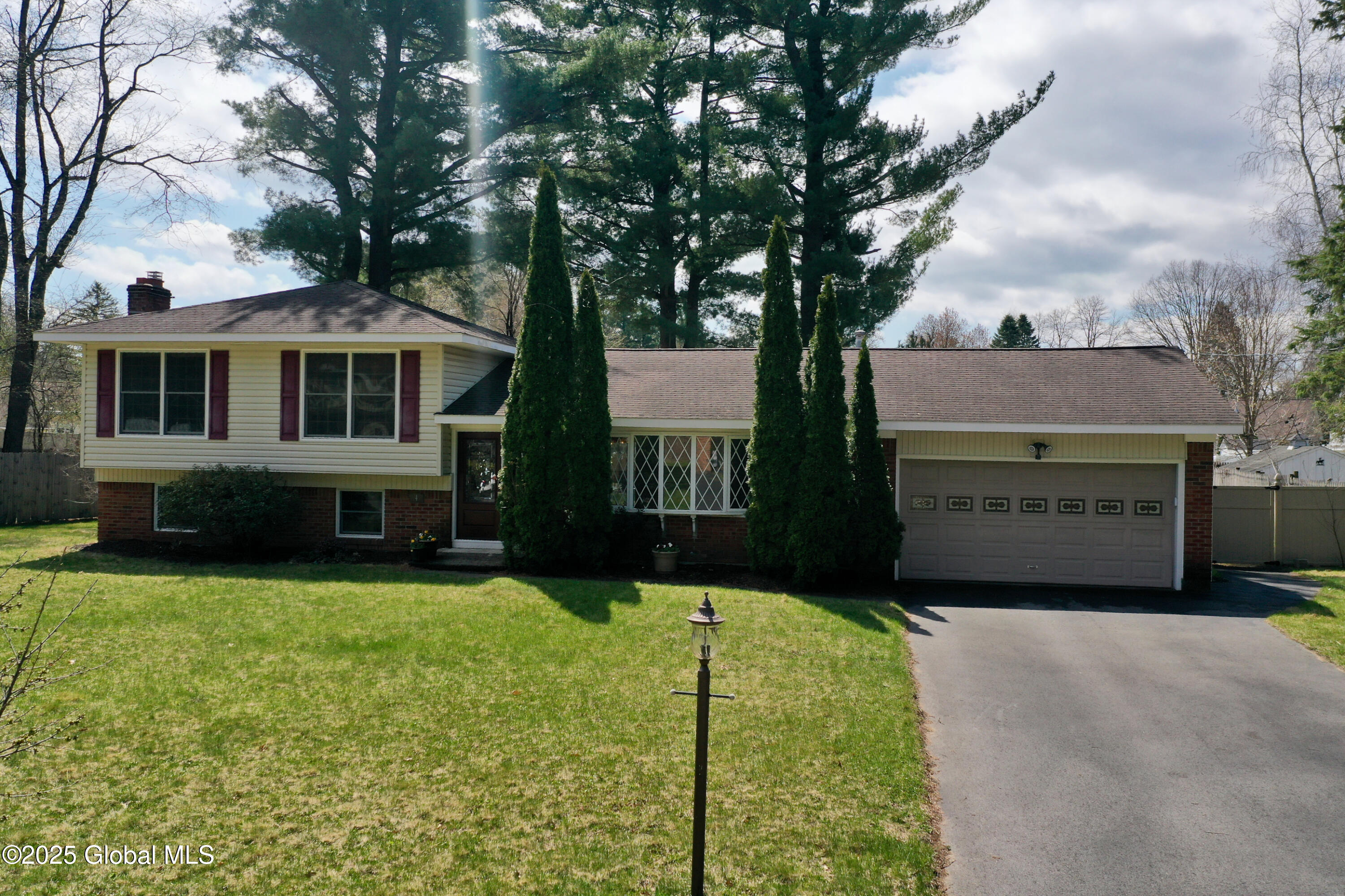 4 Southcrest Drive, Clifton Park, New York image 1