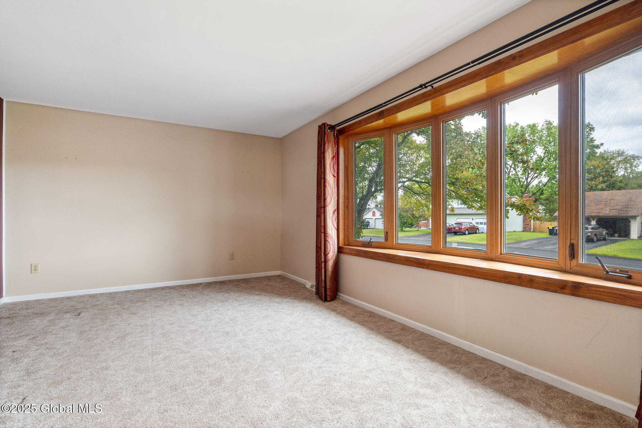 34 Deer Path Drive, Albany, New York image 5