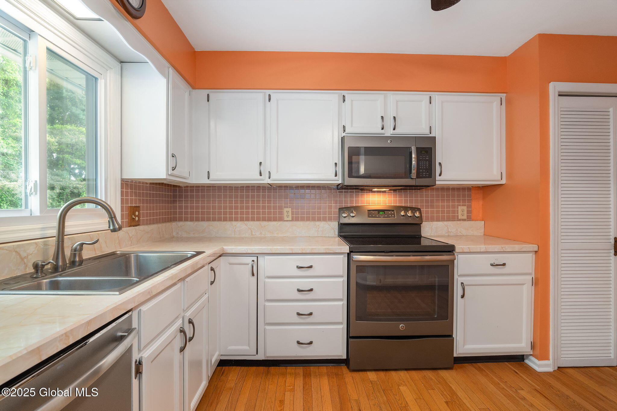 34 Deer Path Drive, Albany, New York image 9
