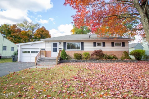 Photo of 5 Huckleberry Lane, Colonie, NY 12205 (MLS # 202625185)