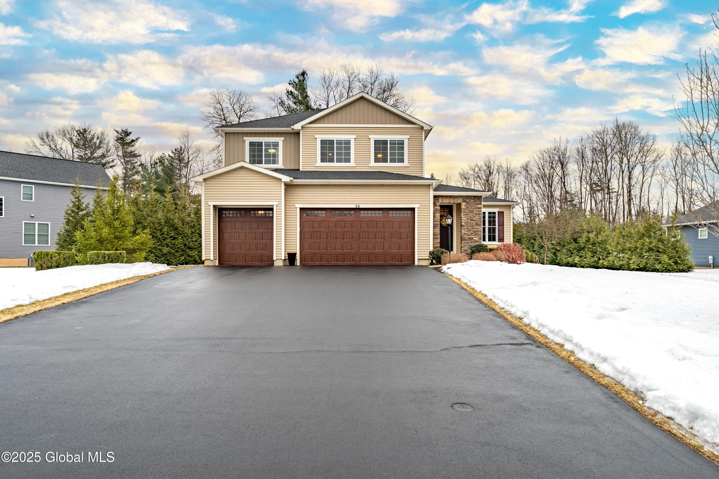 54 Linden Park Drive, Clifton Park, New York image 1